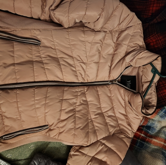 name brand clothes shoes boots purses uniforms a few sizes ask. Electronics - Picture 3 of 16